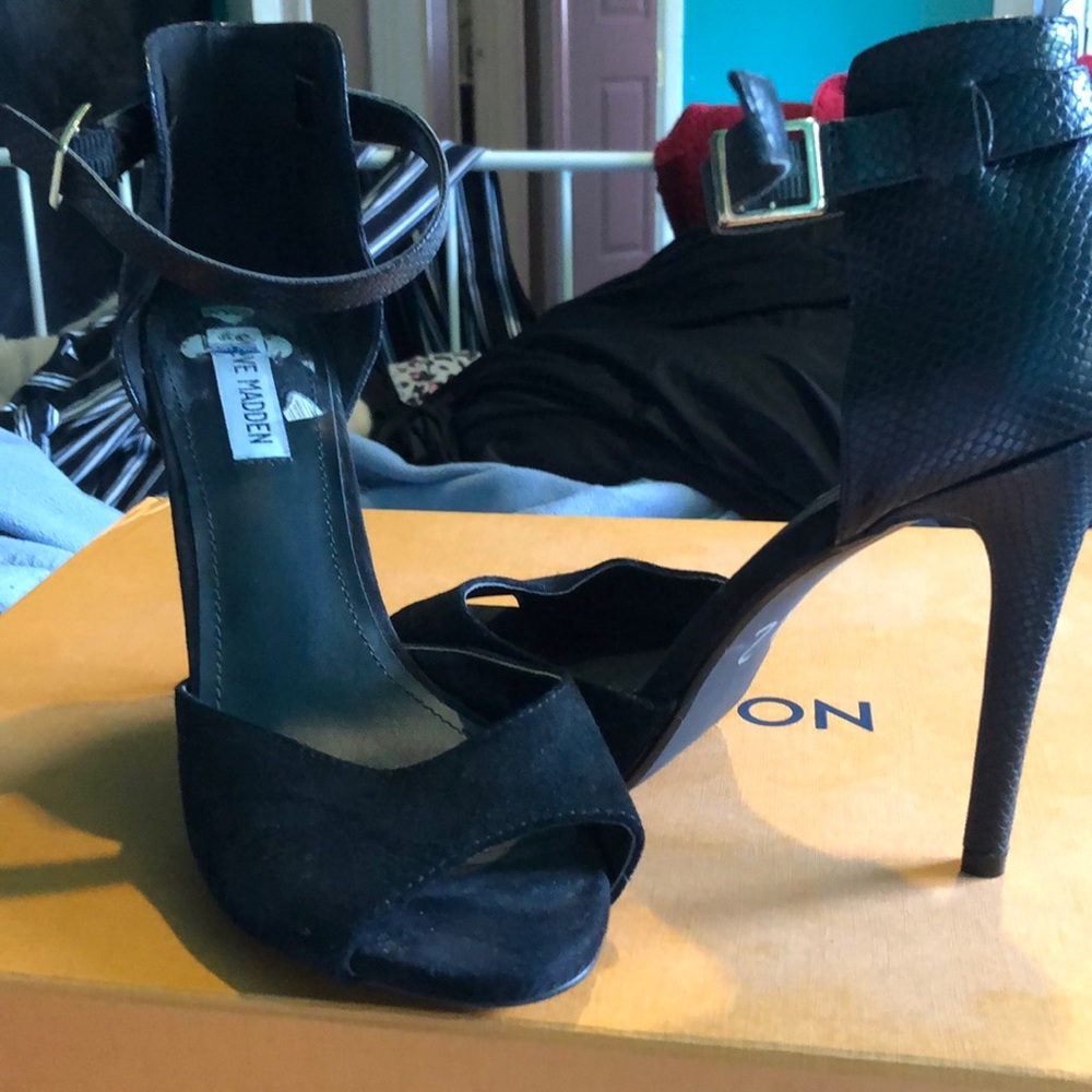 Steve Madden peep toe heel
